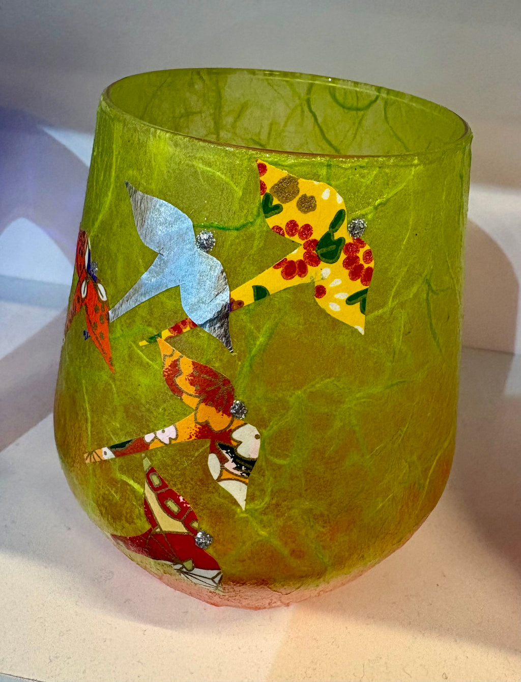 Hands decorated Glass t-light in 3 colours